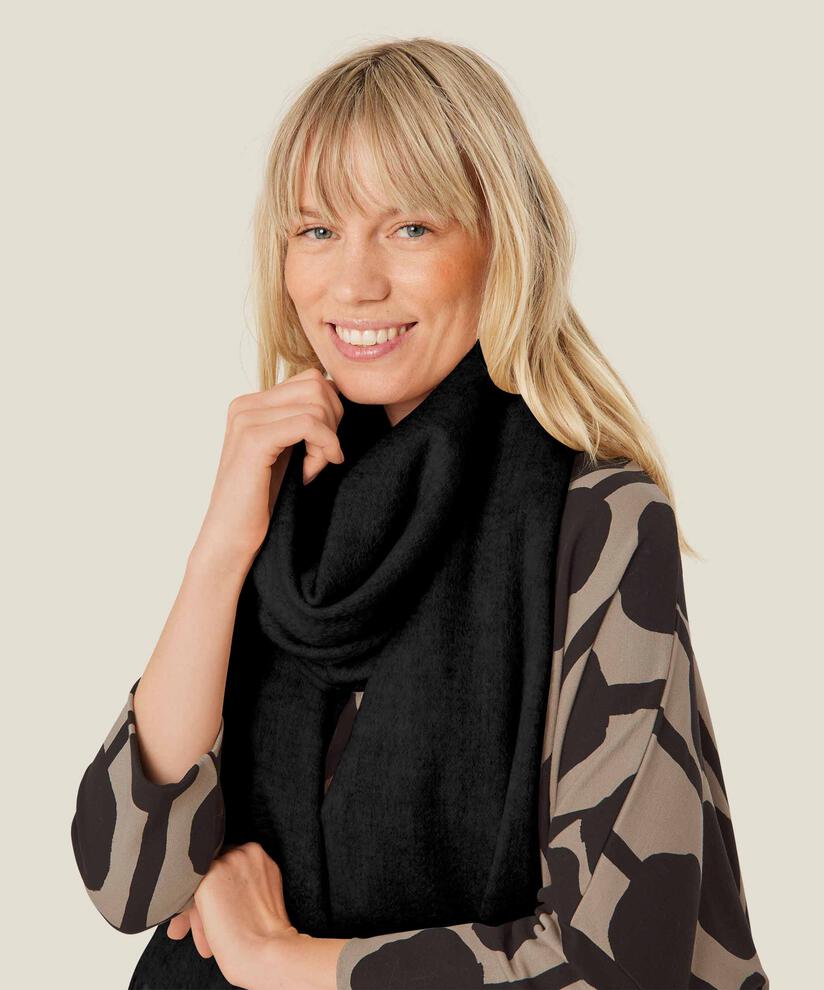 Anna Scarf, Black
