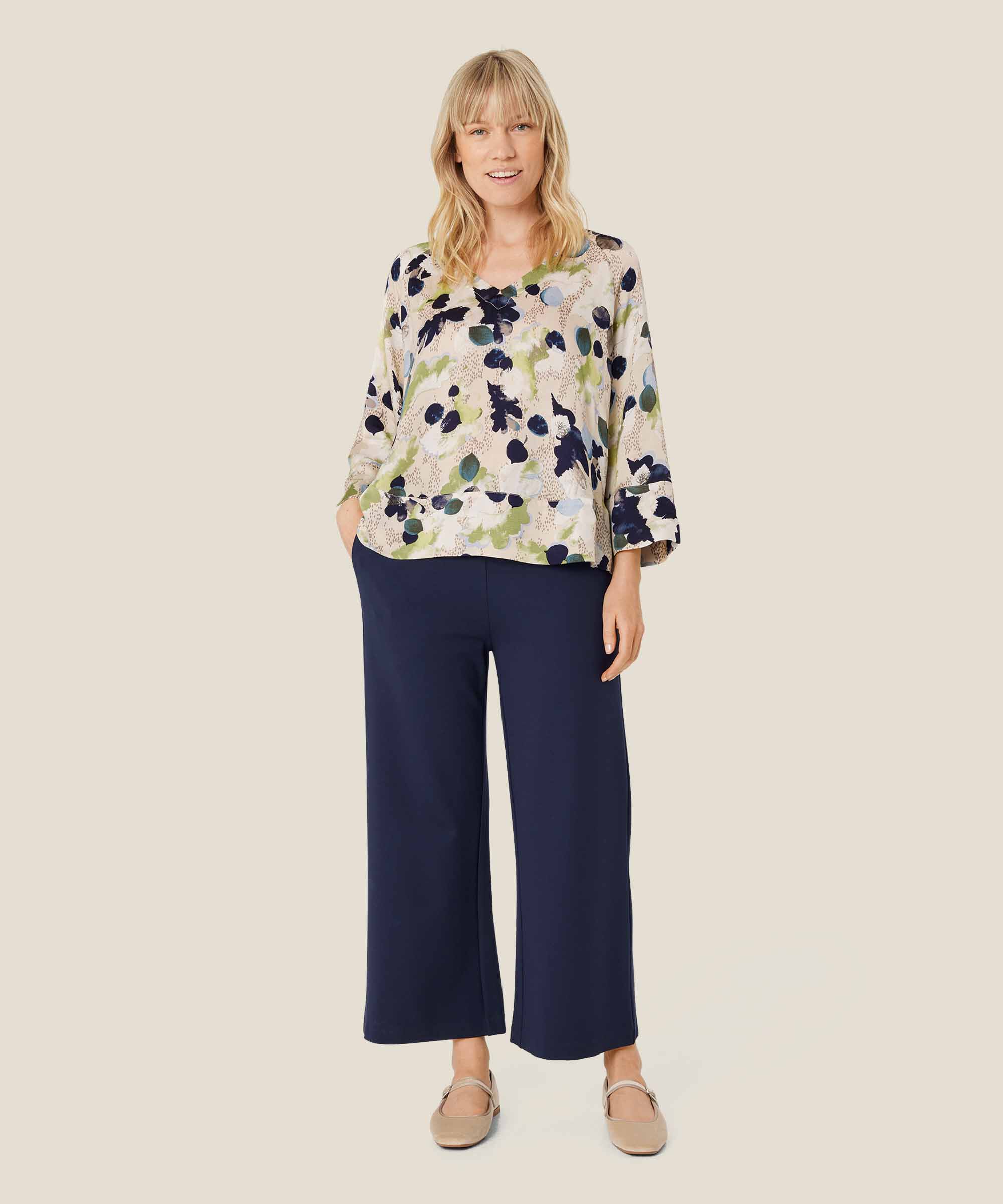 Benika Blouse, Fog