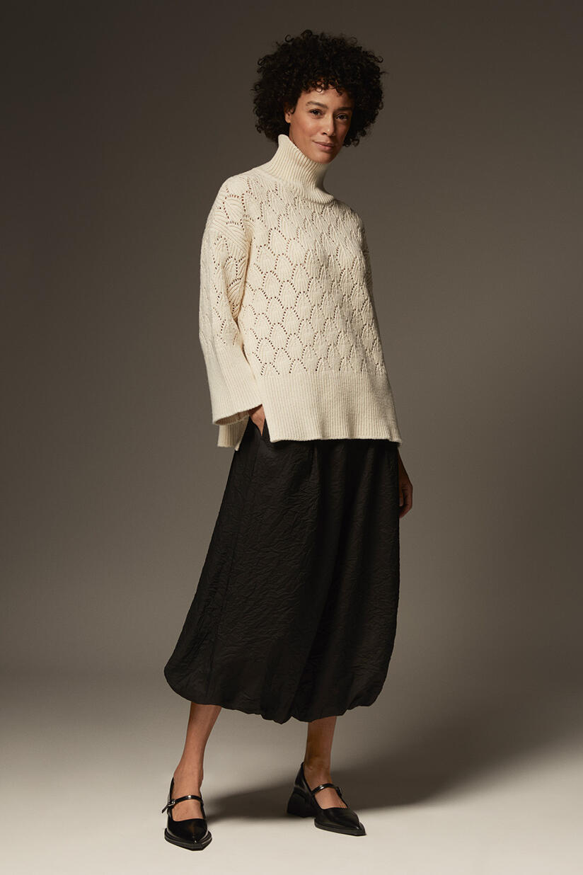 Fabiano Pullover - Whitecap, Saraid Skirt - Black