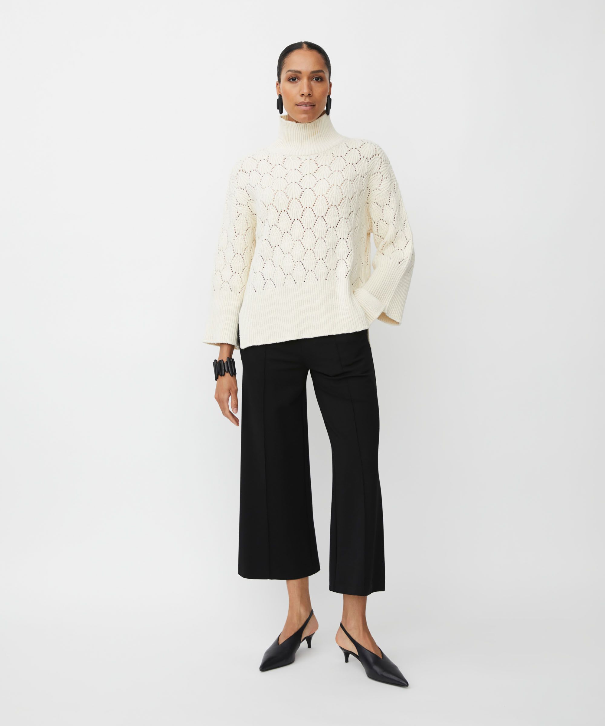 Ryvia Earrings, Black