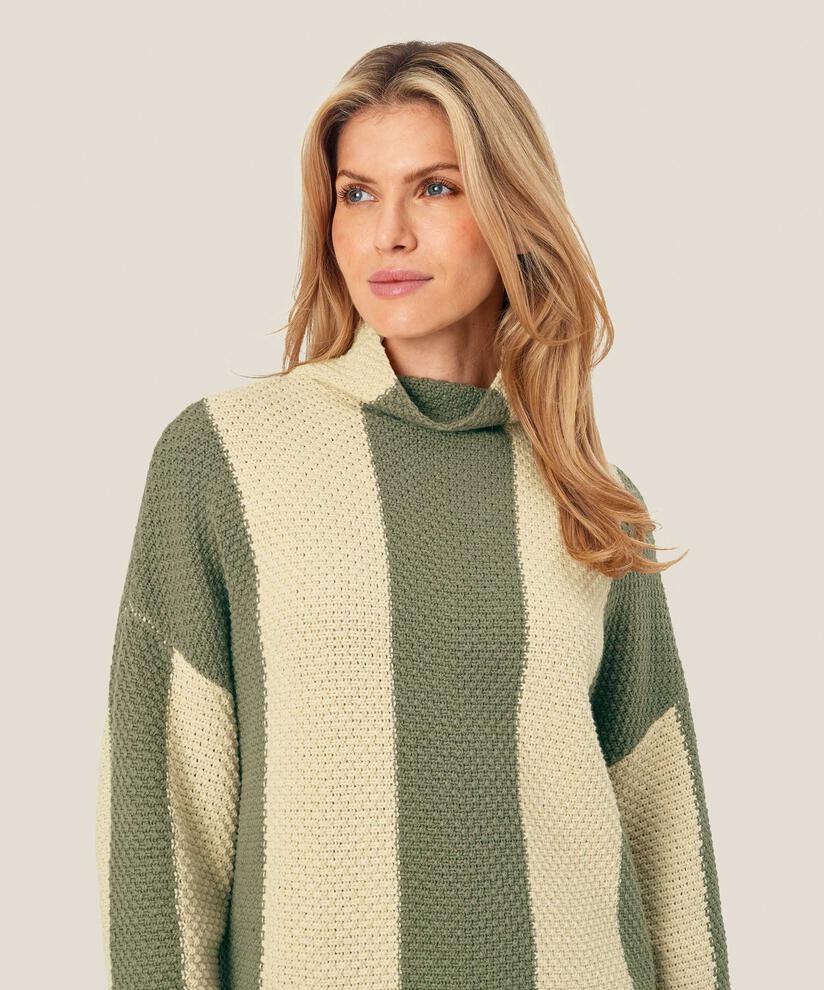 Fancy Jumper, D. Lichen Green