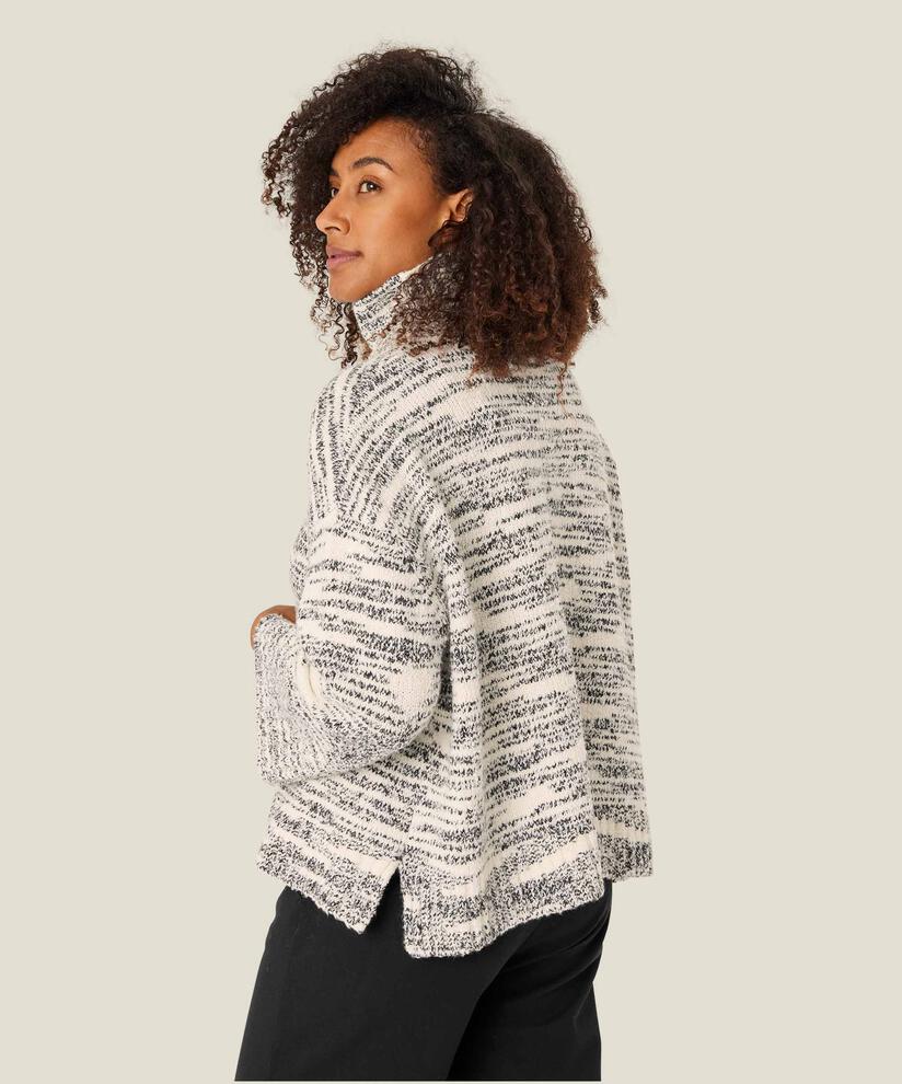 Fuchsia Jumper, Black