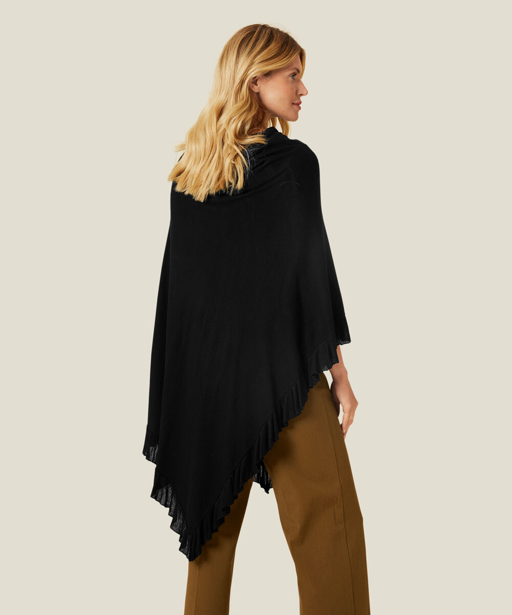 Farah Poncho, Black
