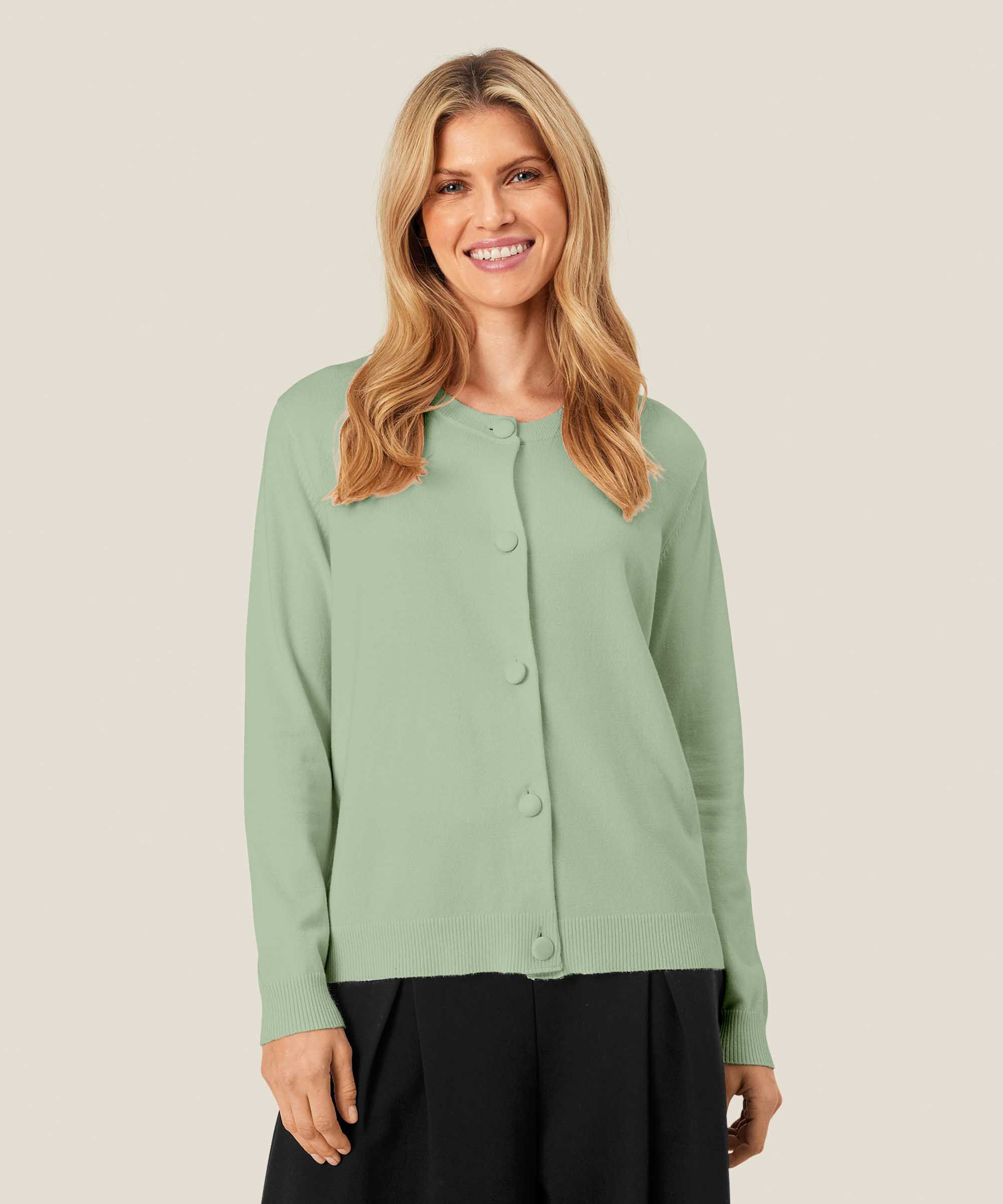 Leanna Cardigan, Frosty Green