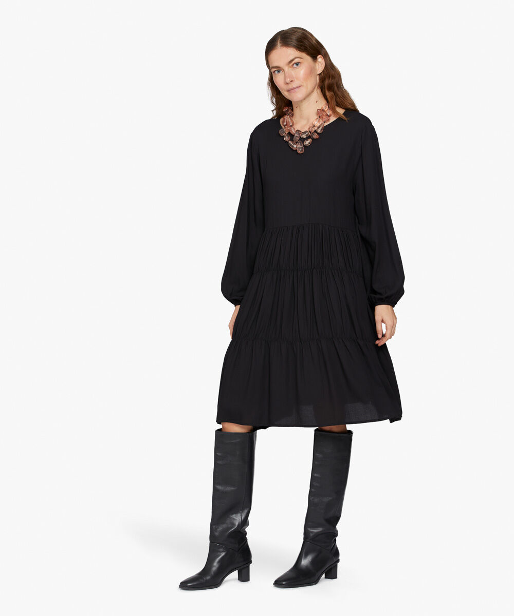 ROSE NECKLACE, Winetasting