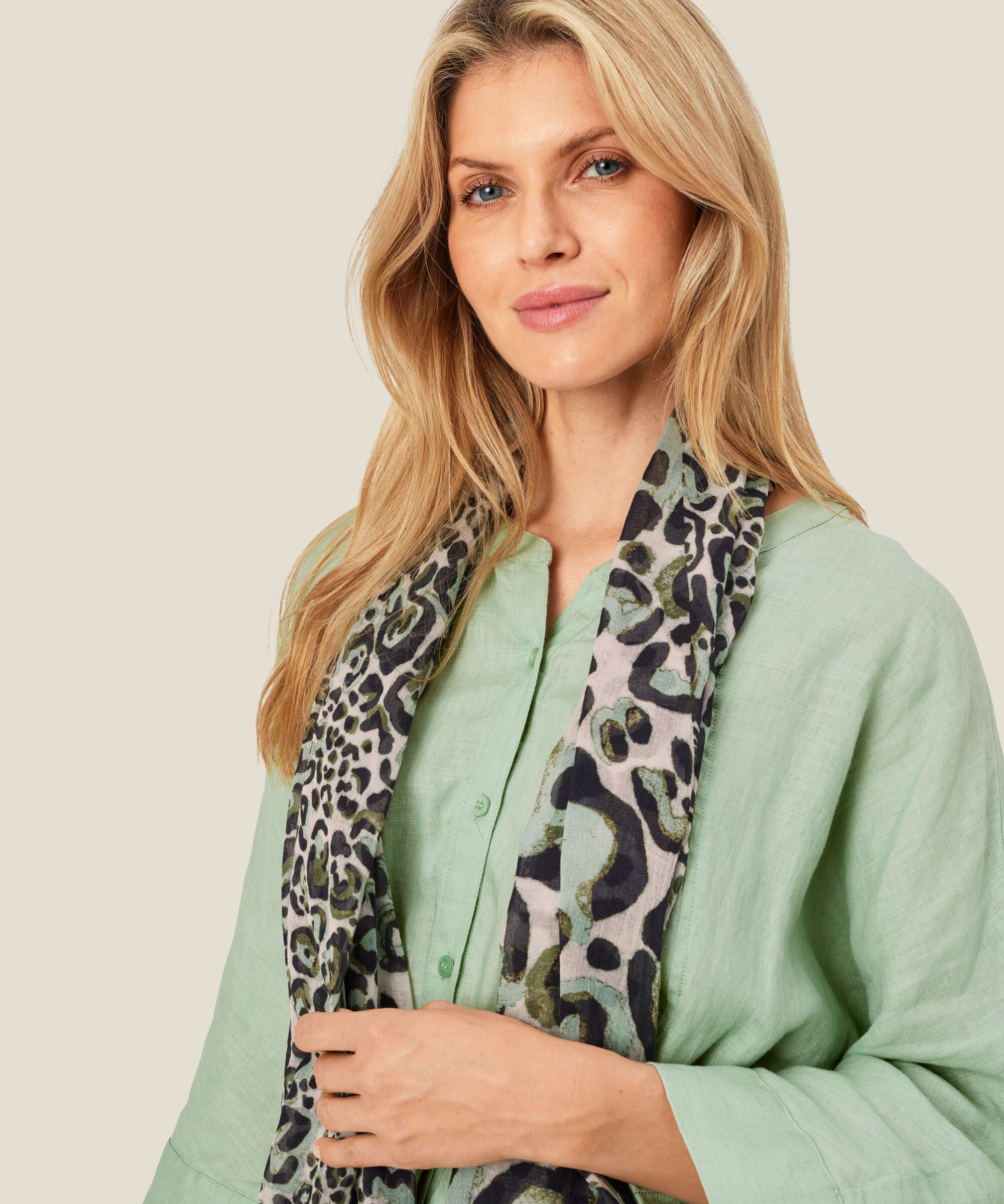 Adeola Scarf, D. Lichen Green