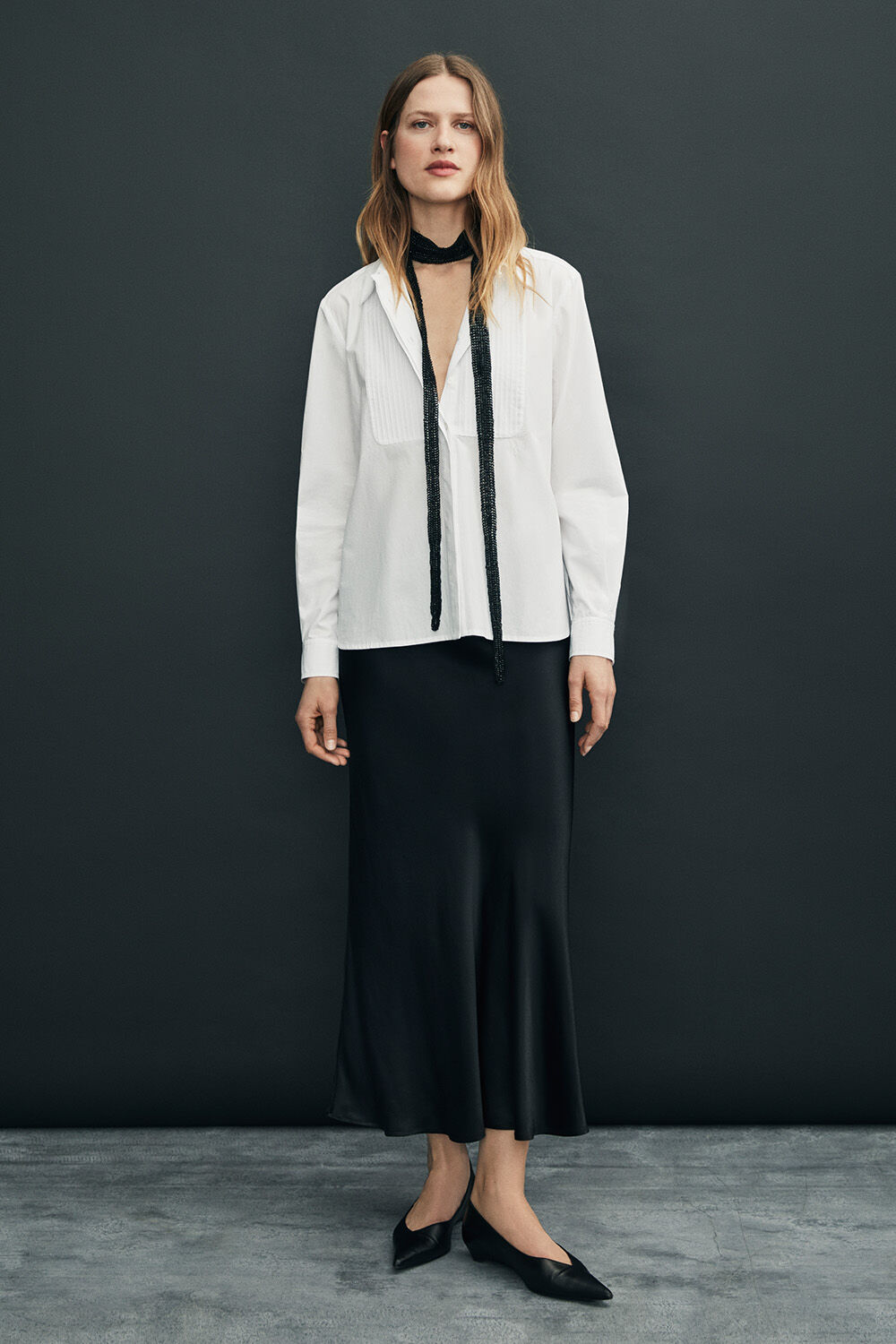Solviera skirt - Black, Ilvian Shirt - White, Runae scarf - Black