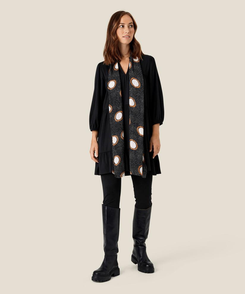 Along Scarf, Rubber
